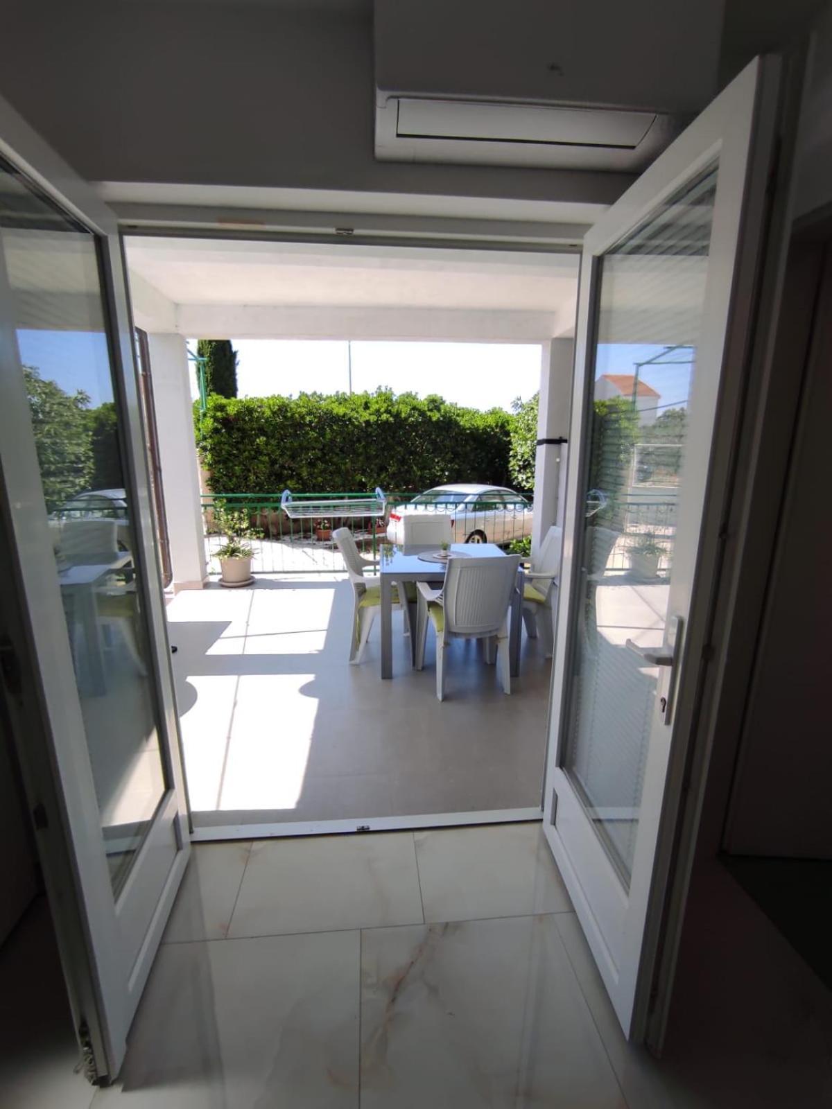 Apartment With Terrace And Garden Pirovac Eksteriør billede