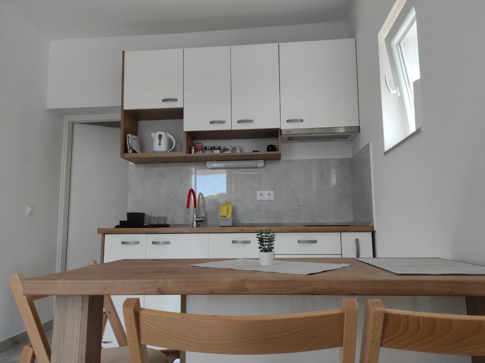 Apartment With Terrace And Garden Pirovac Eksteriør billede